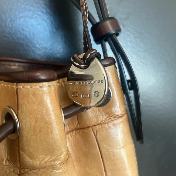 Dooney and Bourke pebble cinched drawstring leather purse vintage good condition - Picture 4 of 16